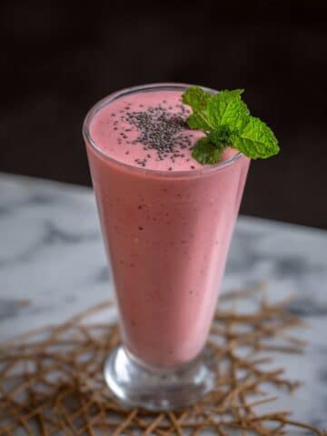 Strawberry Banana Chia Seed Smoothie Recipe