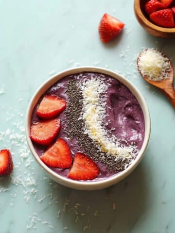 My Go-To 5-Minute Vegan Smoothie Bowl Recipe