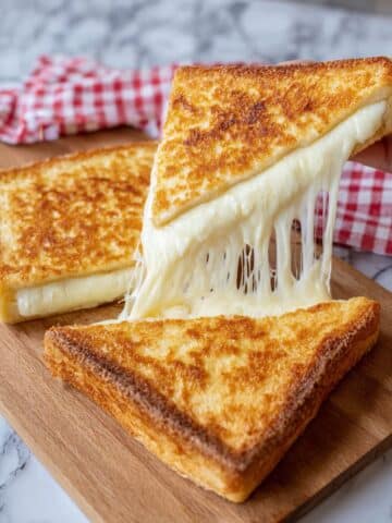 Mozzarella in Carrozza (Fried Mozzarella Sandwich) Recipe