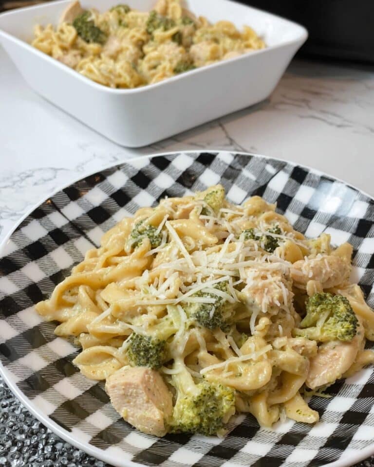 Crockpot Chicken Broccoli Mac and Cheese Recipe