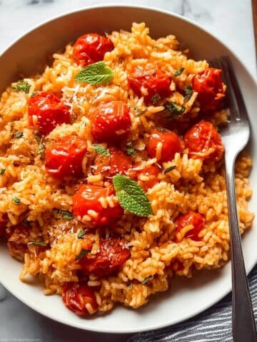 Easy Greek Tomato Rice - Ntomatorizo Recipe