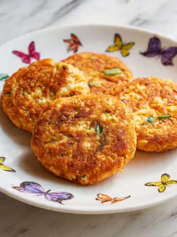 Easy Salmon Cakes (Salmon Patties) Recipe