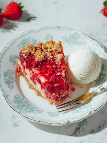 Strawberry Cobbler Cake Recipe