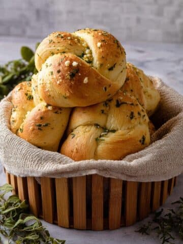 Homemade Garlic Knots Recipe