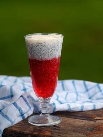 Strawberry Rhubarb Chia Pudding Recipe