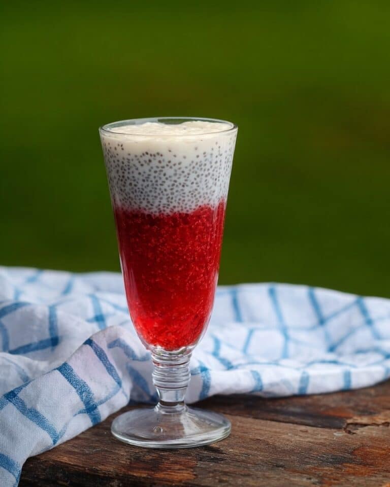 Strawberry Rhubarb Chia Pudding Recipe