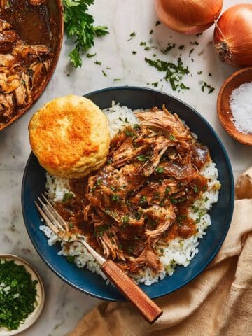 Southern Oven-Baked Smothered Turkey Wings with Creamy Gravy Recipe