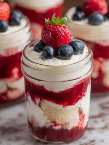 Easy No-Bake Berry Cheesecake Parfait Recipe