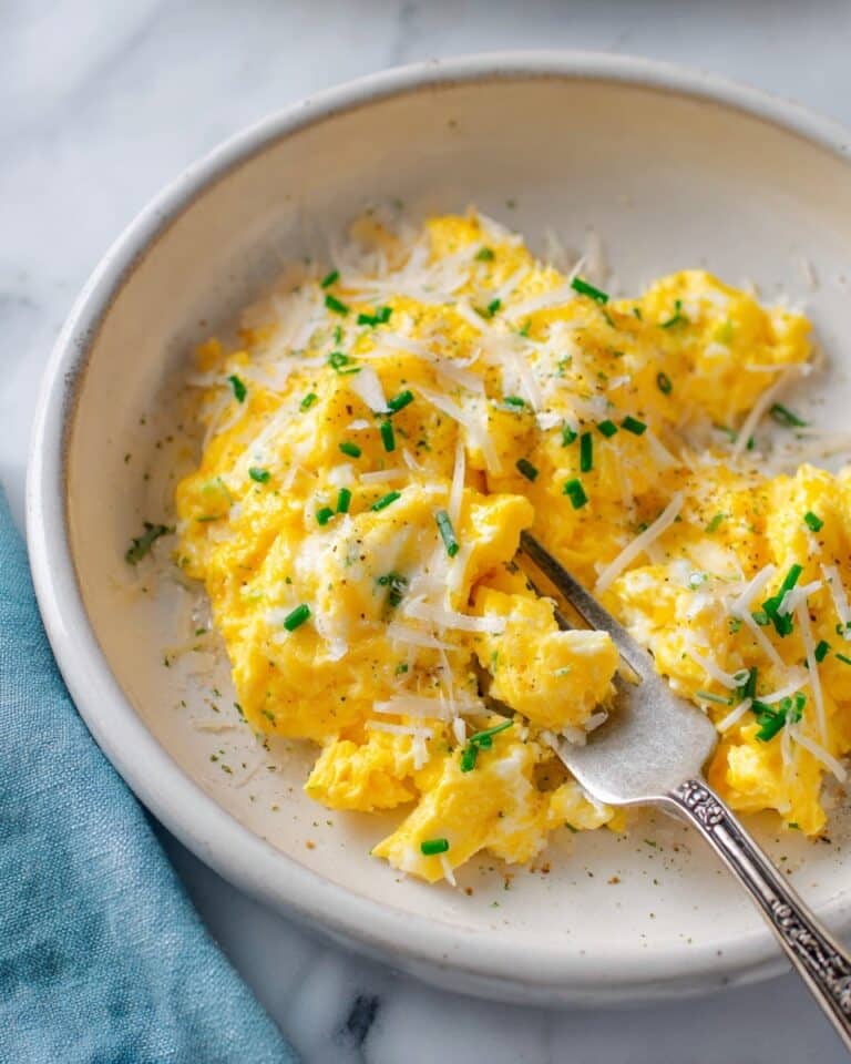 Perfectly Fluffy Scrambled Eggs with Chives and Cheese Recipe