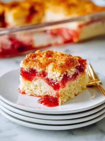 Easy Strawberry Rhubarb Cake Recipe